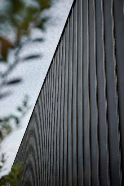 Firmensitz mit Stahlprofilen im robusten „New Yorker Stil“, Ejendomsselskabet Industrivej – Godsbanevej 5, 7400 Herning, Dänemark